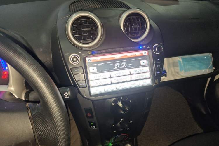 Used BYD F0 2015 1.0L AMT Joyful Cool Model Audio And AC Panel