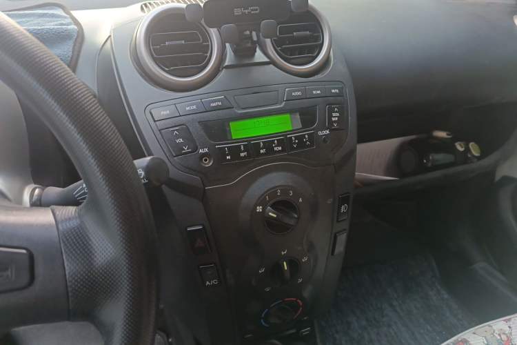 Used BYD F0 2015 1.0L AMT XuanKu Model Audio And AC Panel