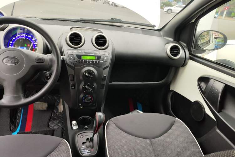 Used BYD F0 2015 1.0L AMT XuanKu Model Audio And AC Panel