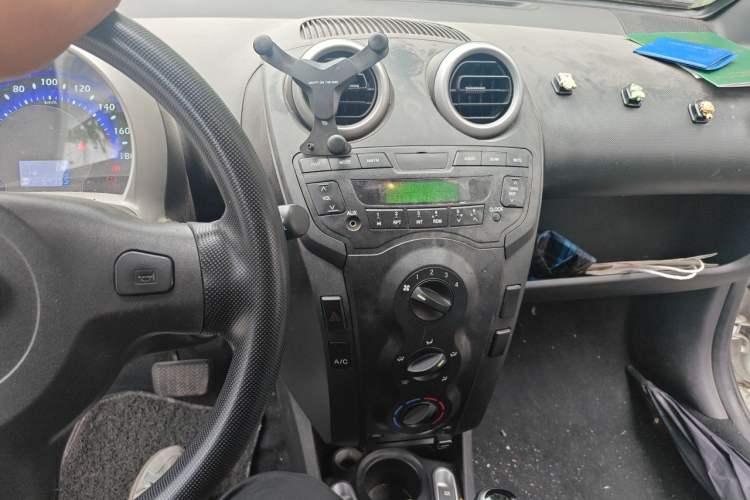 Used BYD F0 2015 1.0L AMT XuanKu Model Audio And AC Panel