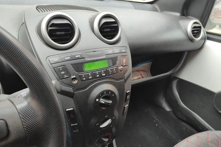 Used BYD F0 2015 1.0L Joyful Model Audio And AC Panel