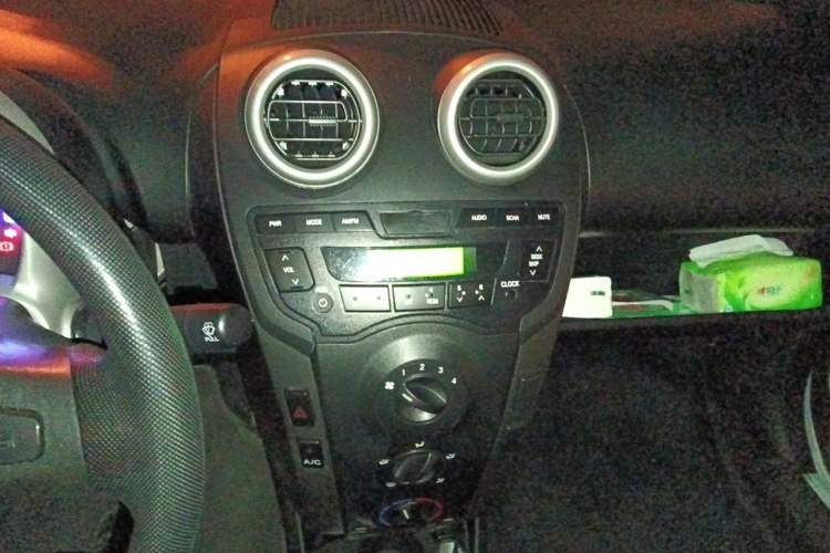 Used BYD F0 2015 1.0L AMT XuanKu Model Audio And AC Panel
