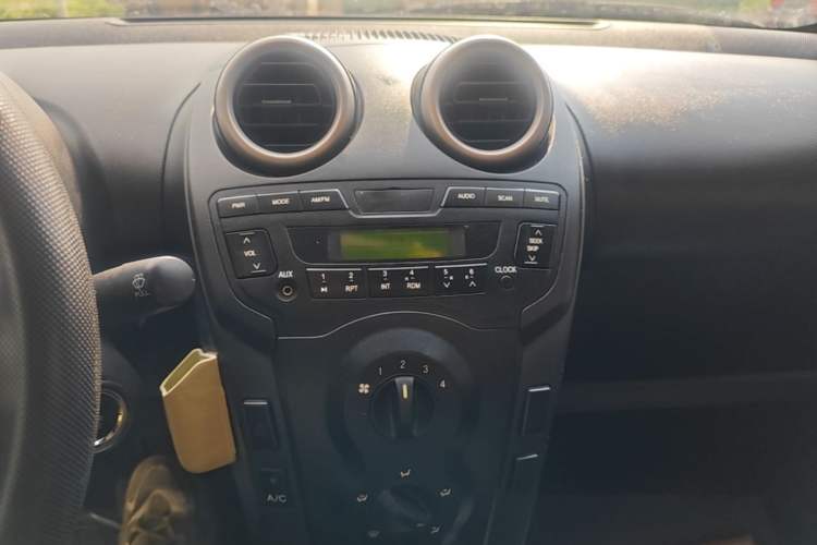 Used BYD F0 2015 1.0L AMT XuanKu Model Audio And AC Panel