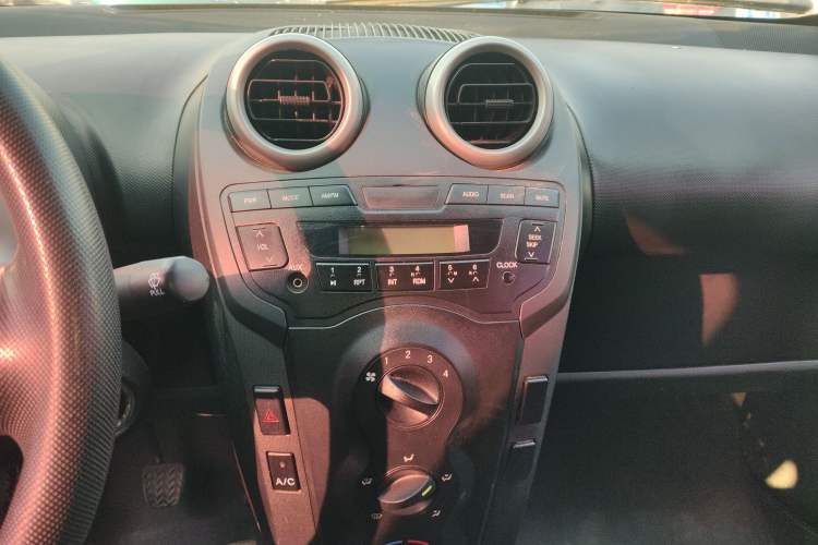 Used BYD F0 2015 1.0L XuanKu Model Audio And AC Panel