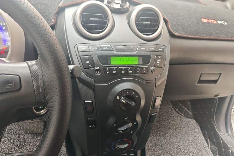 Used BYD F0 2015 1.0L AMT XuanKu Model Audio And AC Panel