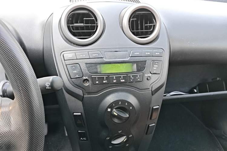 Used BYD F0 2015 1.0L AMT XuanKu Model Audio And AC Panel