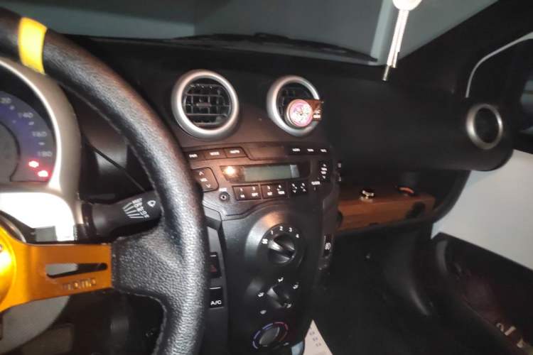 Used BYD F0 2015 1.0L AMT XuanKu Model Audio And AC Panel