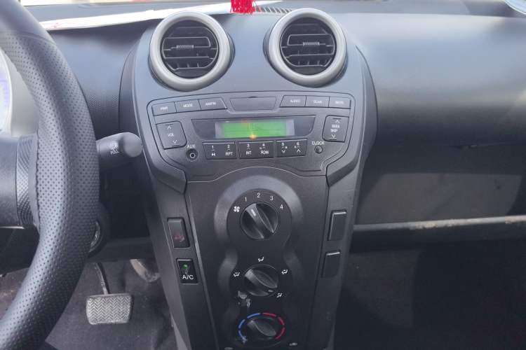 Used BYD F0 2015 1.0L AMT XuanKu Model Audio And AC Panel