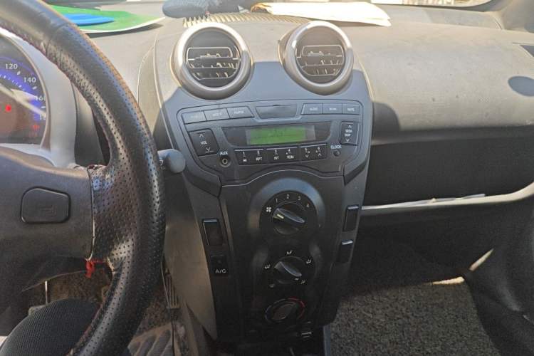 Used BYD F0 2015 1.0L AMT Joyful Cool Model Audio And AC Panel