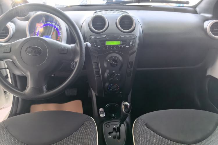 Used BYD F0 2015 1.0L AMT XuanKu Model Center Console