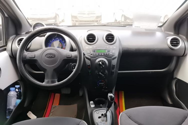 Used BYD F0 2015 1.0L AMT XuanKu Model Center Console