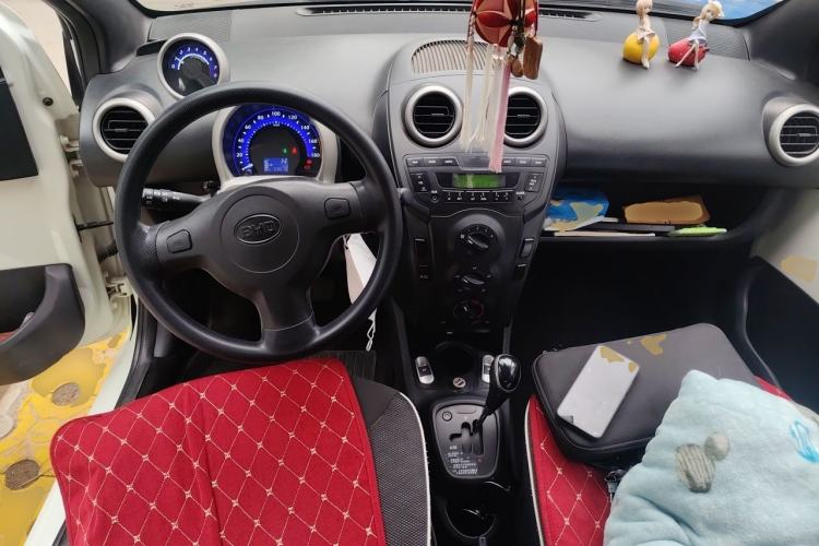 Used BYD F0 2015 1.0L AMT XuanKu Model Center Console