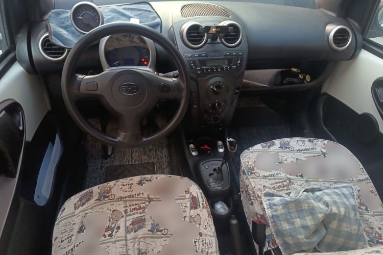 Used BYD F0 2015 1.0L AMT XuanKu Model Center Console