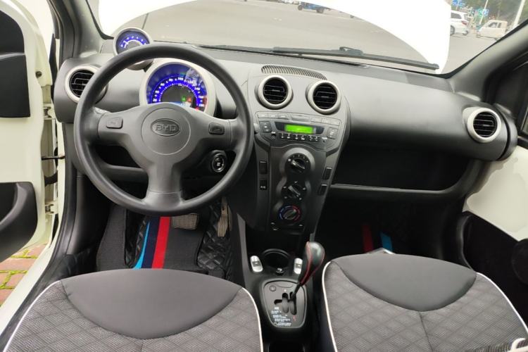 Used BYD F0 2015 1.0L AMT XuanKu Model Center Console