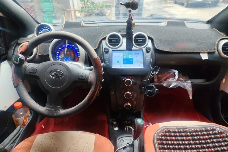 Used BYD F0 2015 1.0L AMT XuanKu Model Center Console