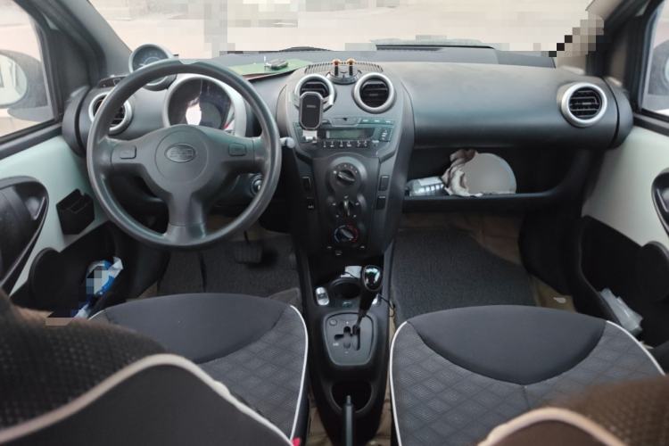 Used BYD F0 2015 1.0L AMT XuanKu Model Center Console