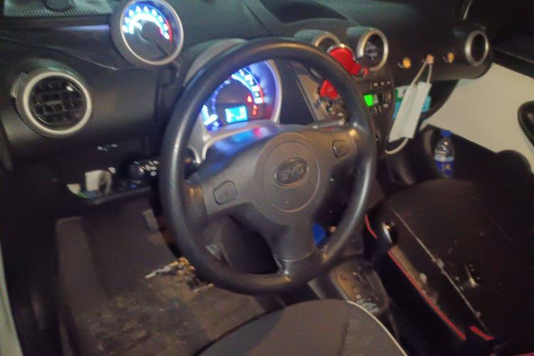 Used BYD F0 2015 1.0L AMT XuanKu Model Center Console
