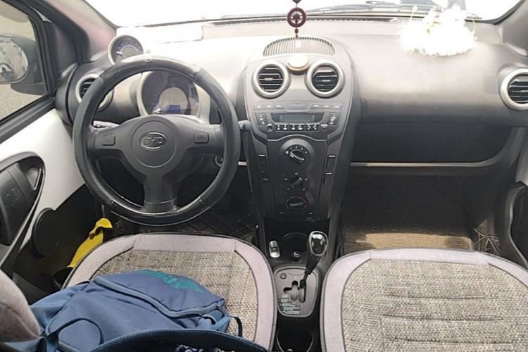 Used BYD F0 2015 1.0L AMT XuanKu Model Center Console