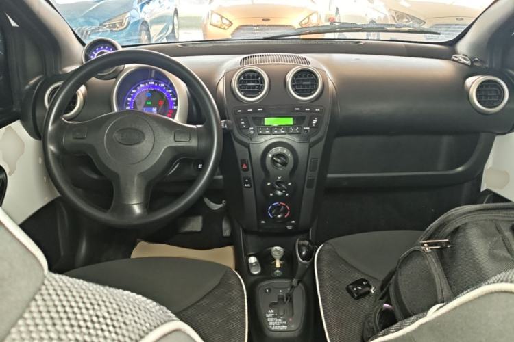 Used BYD F0 2015 1.0L AMT XuanKu Model Center Console