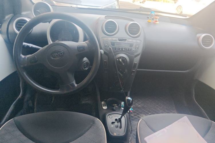 Used BYD F0 2015 1.0L AMT XuanKu Model Center Console