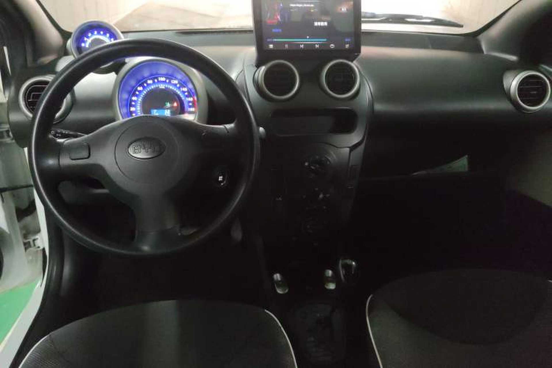 Used BYD F0 2015 1.0L AMT XuanKu Model Center Console