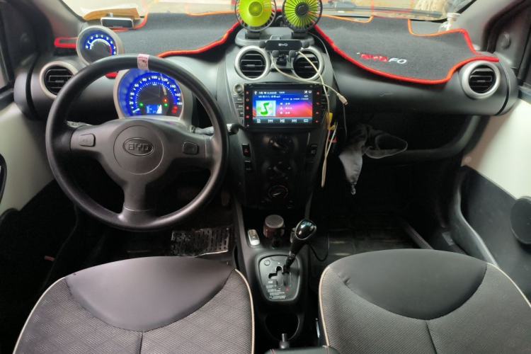 Used BYD F0 2015 1.0L AMT XuanKu Model Center Console