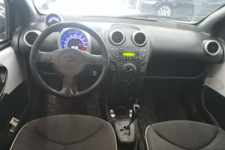 Used BYD F0 2015 1.0L AMT XuanKu Model Center Console