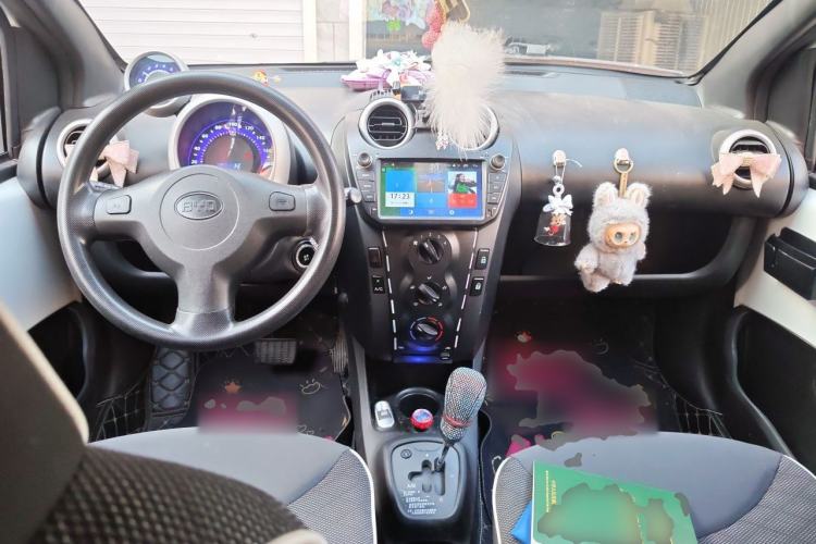 Used BYD F0 2015 1.0L AMT XuanKu Model Center Console