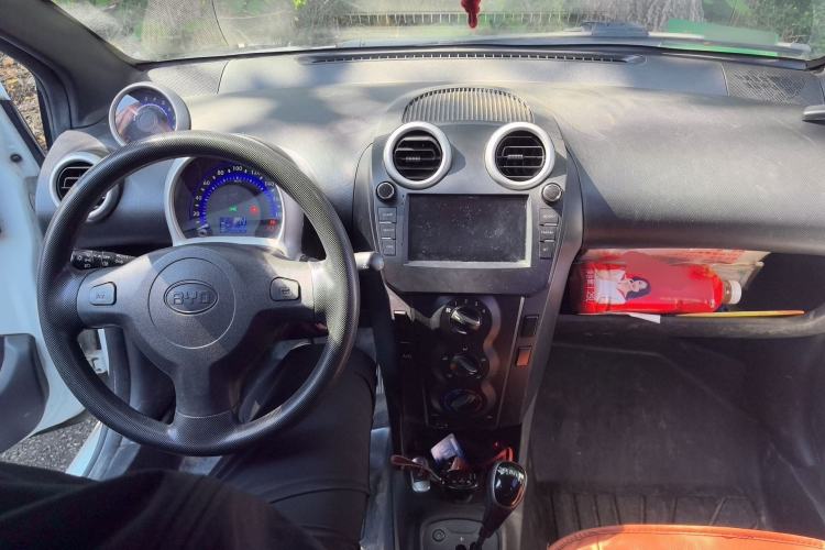 Used BYD F0 2015 1.0L AMT XuanKu Model Center Console