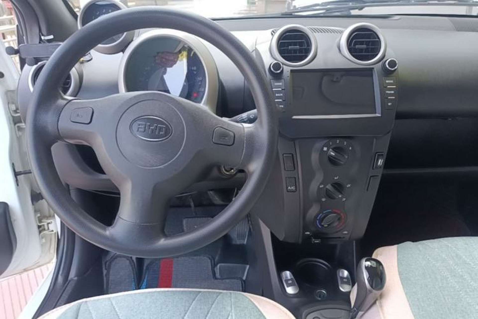 Used BYD F0 2015 1.0L AMT XuanKu Model Center Console