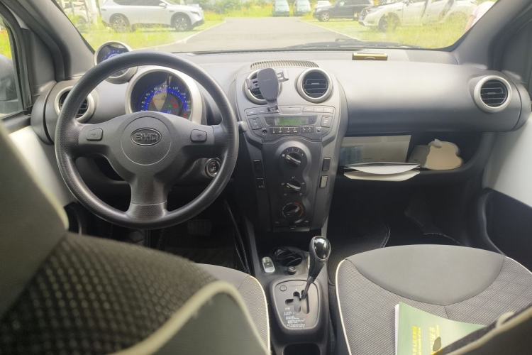 Used BYD F0 2015 1.0L AMT XuanKu Model Center Console