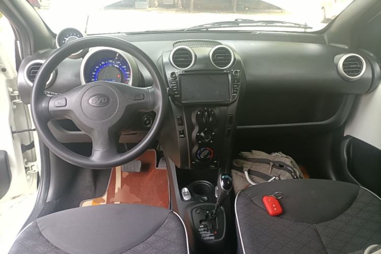 Used BYD F0 2015 1.0L AMT XuanKu Model Center Console