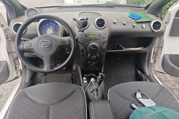 Used BYD F0 2015 1.0L AMT XuanKu Model Center Console