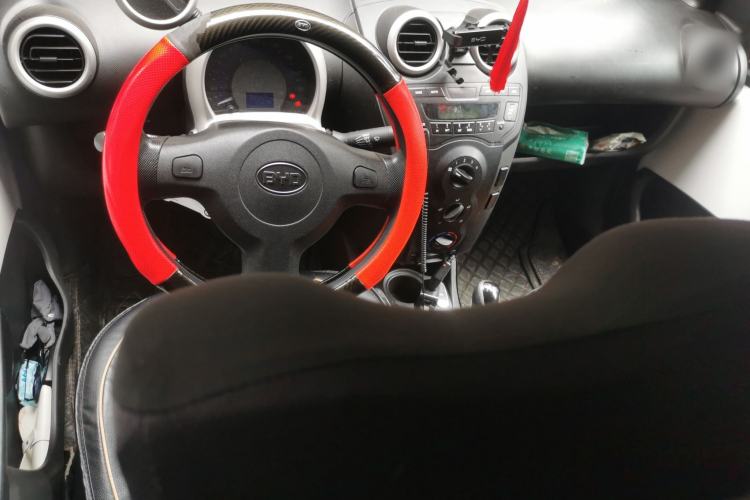 Used BYD F0 2015 1.0L AMT XuanKu Model Center Console