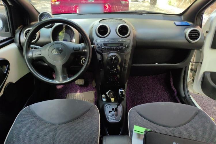 Used BYD F0 2015 1.0L AMT XuanKu Model Center Console