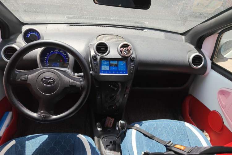 Used BYD F0 2015 1.0L AMT XuanKu Model Center Console