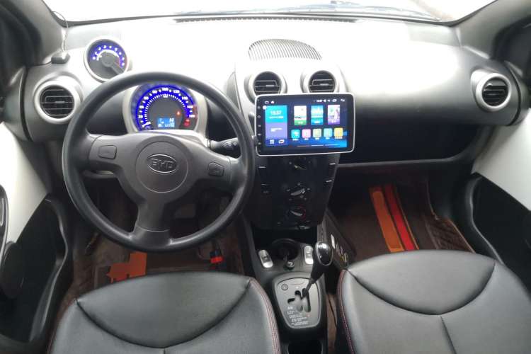 Used BYD F0 2015 1.0L AMT XuanKu Model Center Console