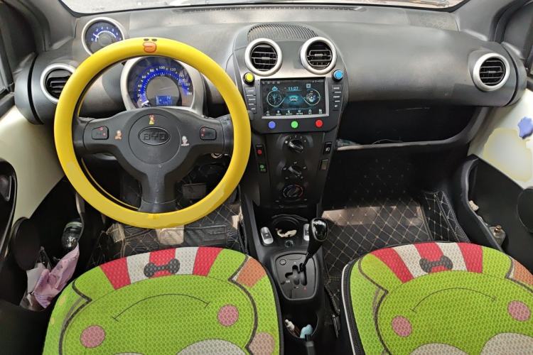 Used BYD F0 2015 1.0L AMT XuanKu Model Center Console