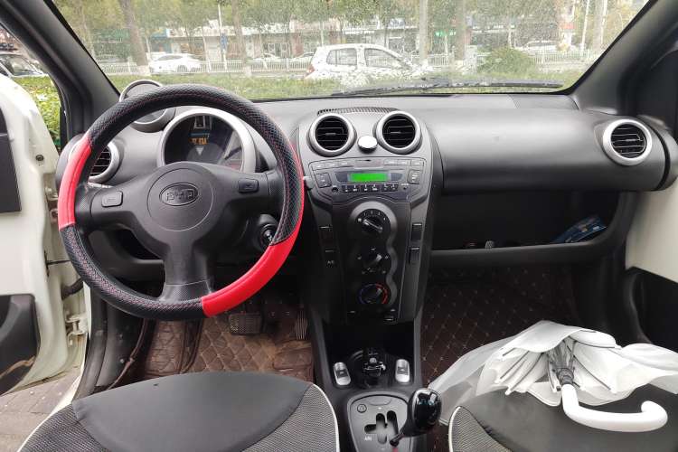 Used BYD F0 2015 1.0L AMT XuanKu Model Center Console