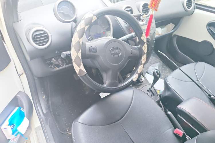 Used BYD F0 2015 1.0L AMT XuanKu Model Center Console