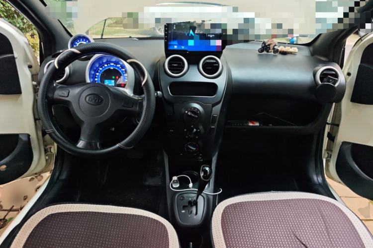 Used BYD F0 2015 1.0L AMT XuanKu Model Center Console