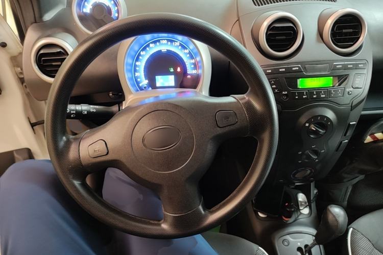 Used BYD F0 2015 1.0L AMT XuanKu Model Center Console