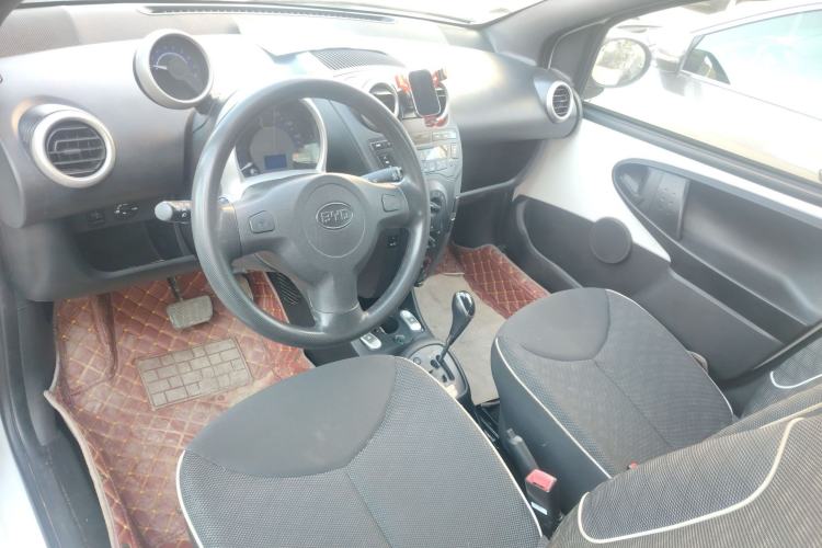 Used BYD F0 2015 1.0L AMT XuanKu Model Center Console