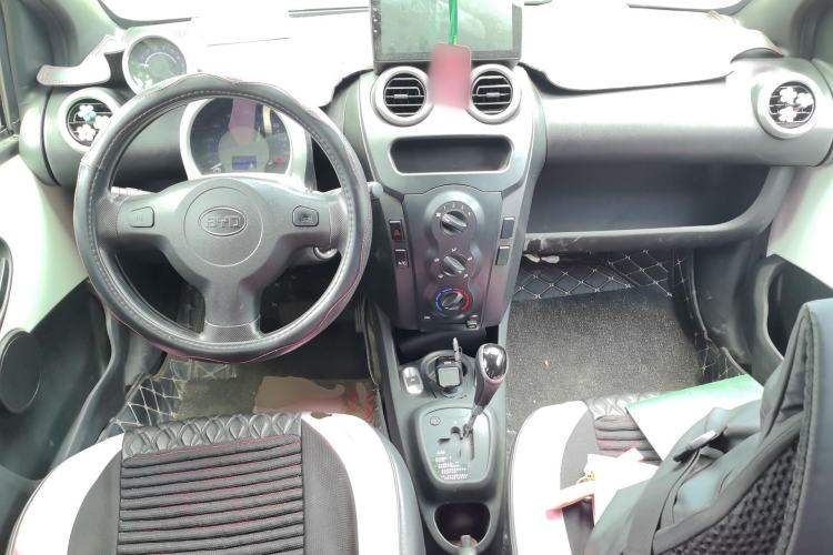 Used BYD F0 2015 1.0L AMT XuanKu Model Center Console