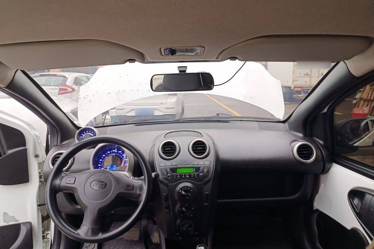 Used BYD F0 2015 1.0L AMT XuanKu Model Center Console
