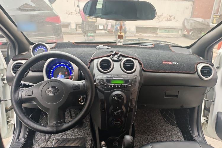Used BYD F0 2015 1.0L AMT XuanKu Model Center Console