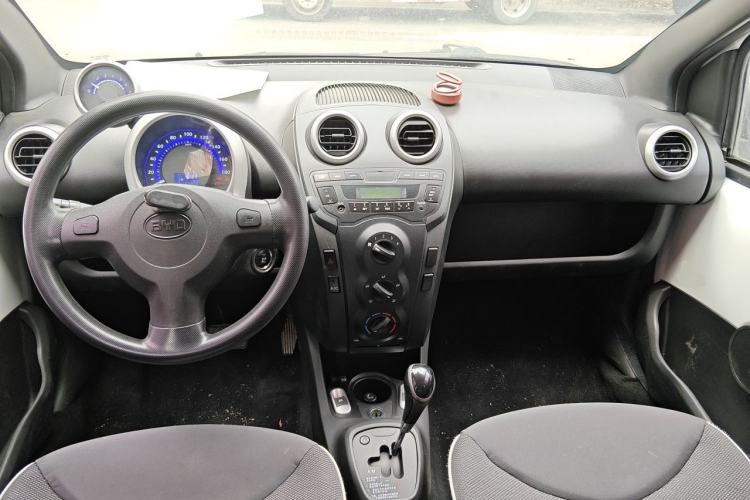 Used BYD F0 2015 1.0L AMT XuanKu Model Center Console