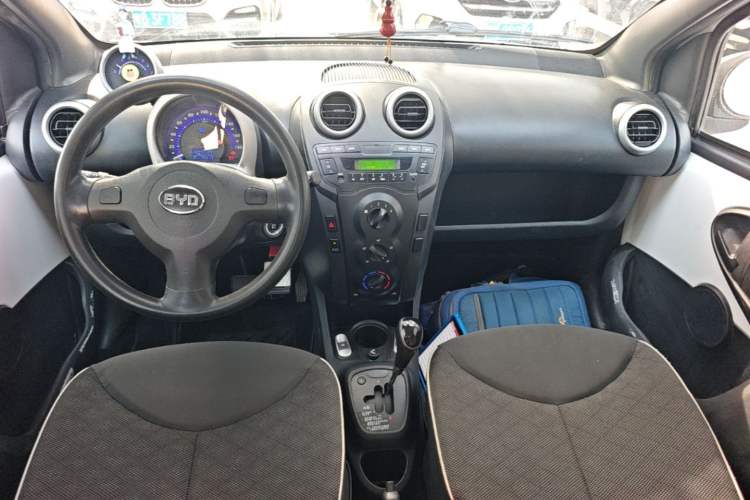 Used BYD F0 2015 1.0L AMT XuanKu Model Center Console
