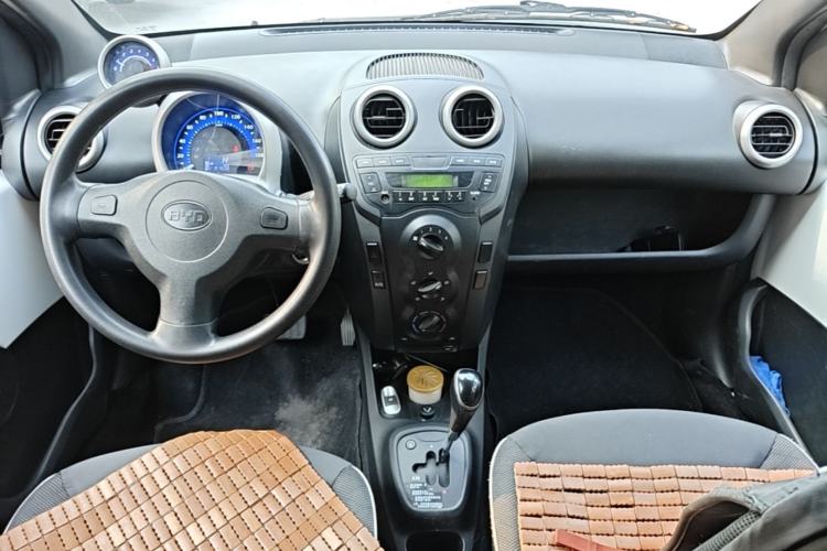 Used BYD F0 2015 1.0L AMT XuanKu Model Center Console