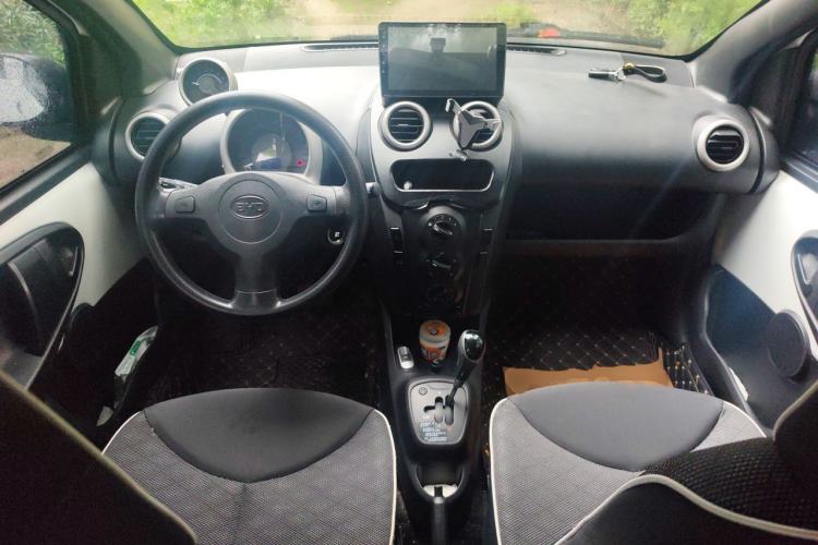 Used BYD F0 2015 1.0L AMT XuanKu Model Center Console